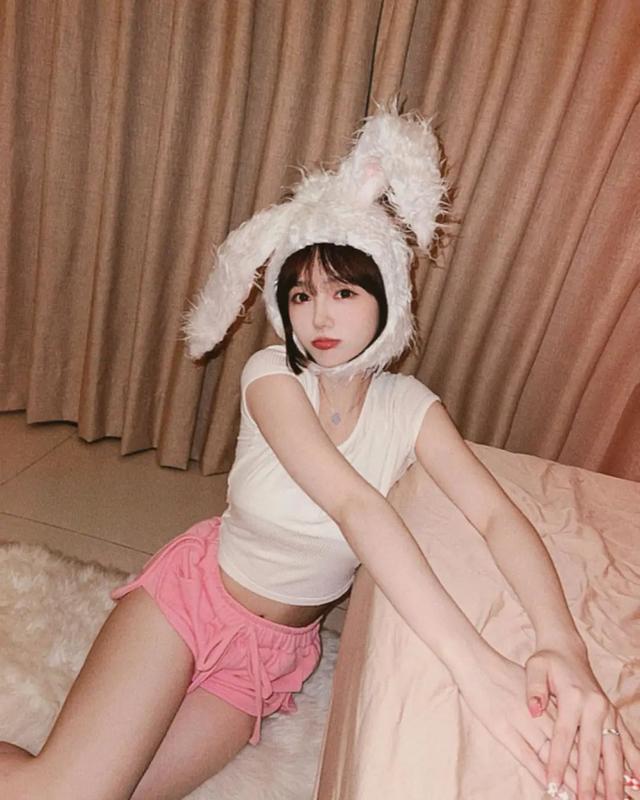 可爱与性感并存，台湾短发萌妹电竞美女主播魅力写真大赏