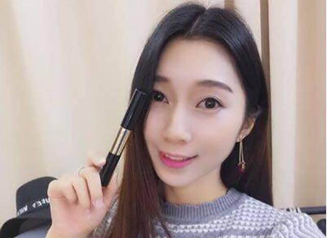 26岁女主播：每天只睡三小时，一天收入122万，荣耀背后尽是心酸