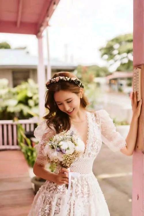 韩国女星李多海定居上海，直播带货若热议：是机遇还是挑战