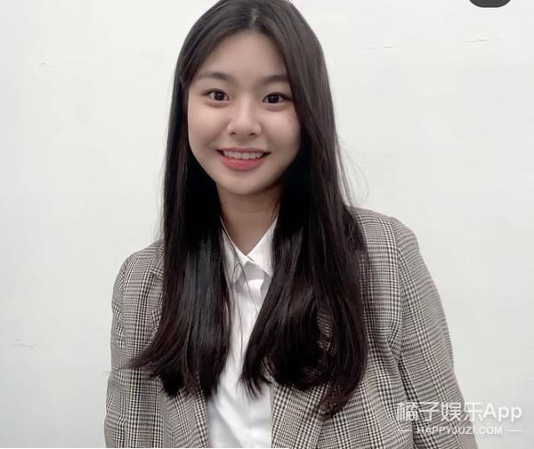 还记得《釜山行》里孔刘的女儿秀安吗？追星追得太成功了