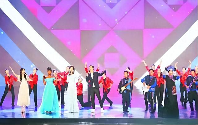 华语乐坛十大“殿堂级”女歌手:韩红进不了前五,王菲屈尊第二