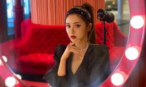 肌肉女主播(女主播张曼源晒照，身材凸凹，球迷：再美的旗袍也包不住您的肌肉)