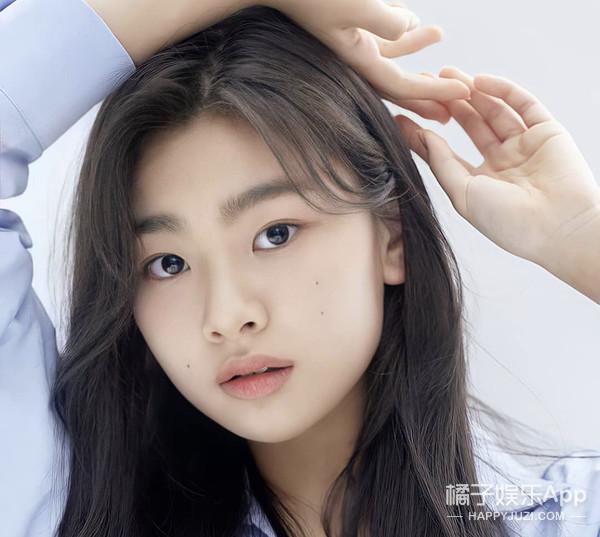 还记得《釜山行》里孔刘的女儿秀安吗？追星追得太成功了