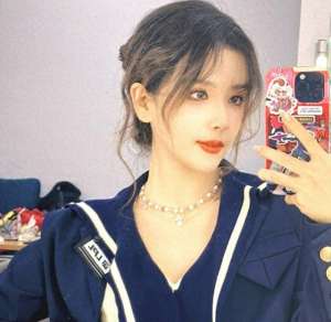 女主播奶妈(Rita亮相姿态直播间经典桥段重现：Cos艾希奶妈组合登场)