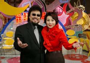 韩国女主播青草和苹果(他是台湾主持界一哥，娶了韩国女人做妻子，却以离婚收场)