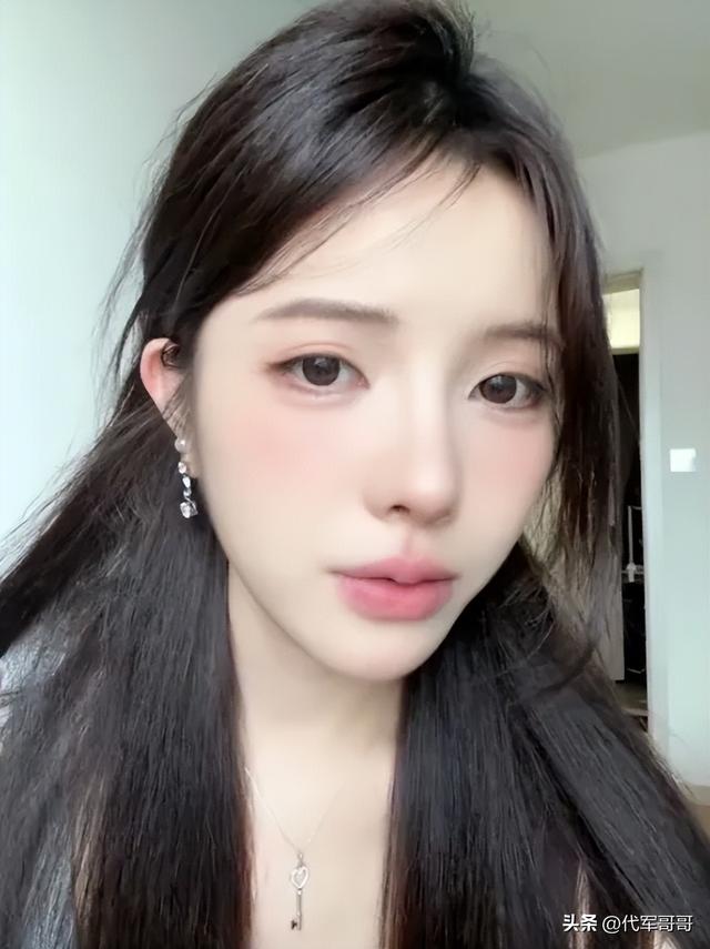 又一位25岁女主播不幸去世，颜值身材绝美，死因曝光让人唏嘘