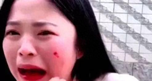 日本网民：中国女主播直播吃章鱼反遭触手吸脸，被吐槽“HENTAI”