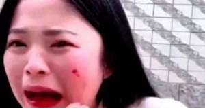 女主播直播男人吸奶(日本网民：中国女主播直播吃章鱼反遭触手吸脸，被吐槽“HENTAI”)