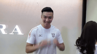 一个帅哥，每天在街头拉陌生男女随机相亲，2年撮合1000对