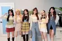 韩国女团成员侧乳着装曝光，网友：露点还是传统文化