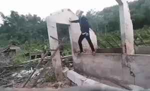 “弟弟的女同学才初一，都这么早熟了吗？”哈哈哈