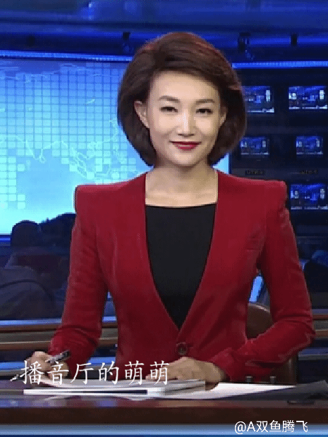 央视女主播李梓萌为显端庄大方戴14年假发，摘下假发的她像张曼玉