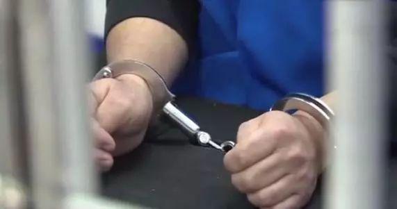 女主播被男粉丝打骨折！打人者：我1年打赏她9万多，竟然漠视我