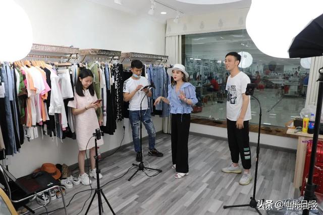 “女裤之都”仙桃毛嘴镇首次官方带货直播，卖出3.5万条女裤……