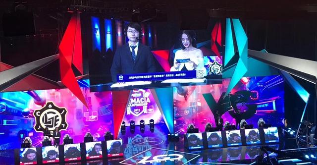 德玛西亚杯再现美女解说,颜值堪比Rita,私生活不忍直视?