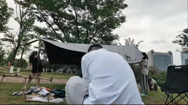 汪汪和玛利亚带兰娜夏娃看大熊猫搭帐篷，激动热舞，羡慕川美蜀乐