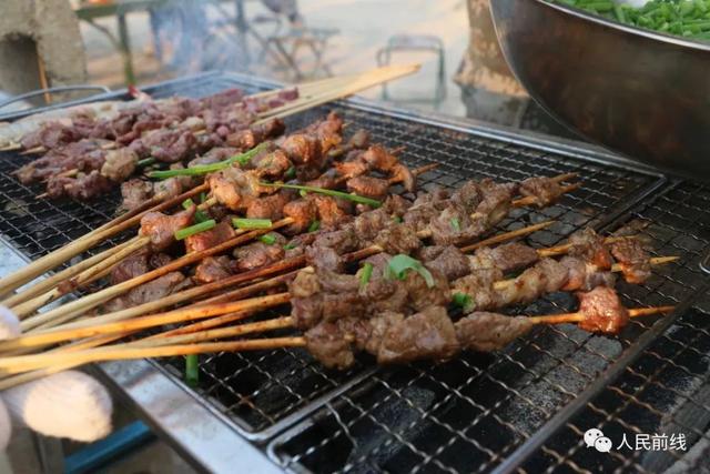 「关注」大开眼界！野外驻训的兵哥哥原来这么会玩