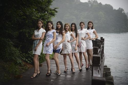 老上海风情，美女主播旗袍秀惊艳石燕湖别样的时光