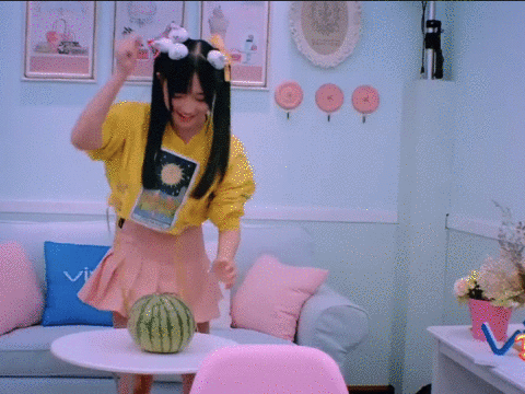 90后夏日甜心的直播好天马行空，鬼知道她们经历了什么