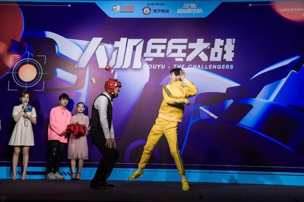 邓亚萍直播收李逵为徒 斗鱼挑战者计划见证吉尼斯纪录诞生