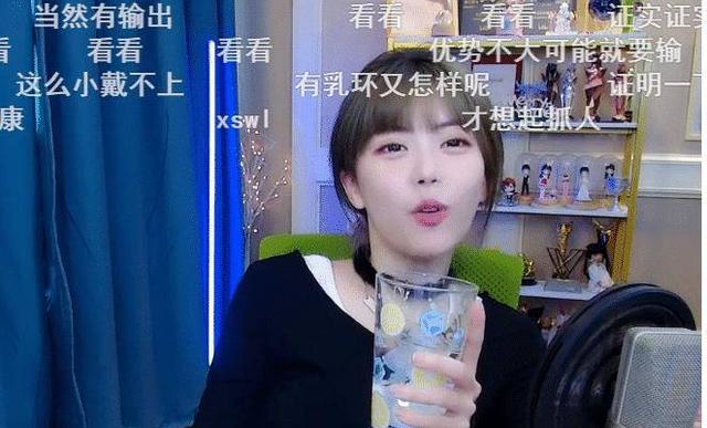 周姐直播乳环梗痛哭回应，弹幕狂刷揭秘心路历程