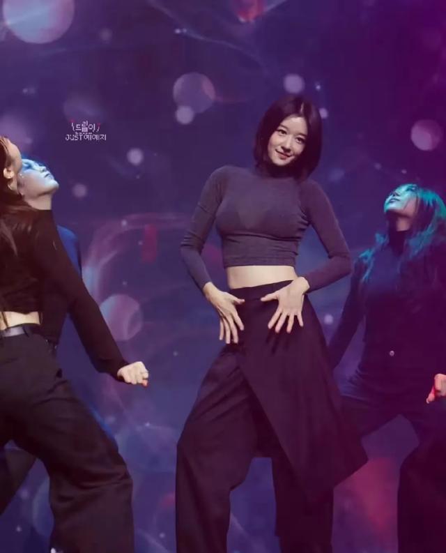 徐睿知首场粉丝见面会大秀性感热舞！穿透视装跳Jennie新歌