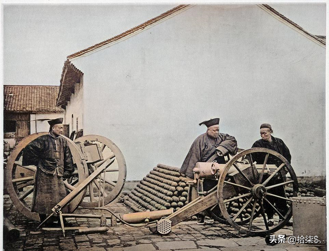 “不堪入目”老照片：日本男女赤裸共浴，喂奶忘记系扣子的妇女