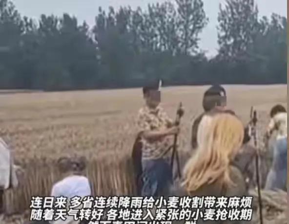 【禁不住诱惑！无良直播女神骚气十足，浓妆紧身裙引发网络轰动】