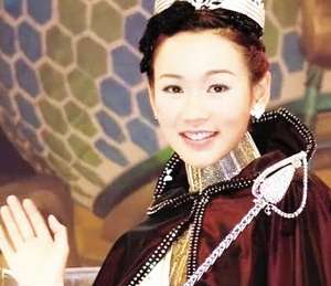 美女主播直播唱歌(“消失”的港姐杨思琦：深夜直播唱歌、付费聊天，她经历了什么？)