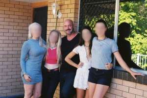 调教中央女主播为奴(澳退伍老兵成邪教头子？洗脑、囚禁、虐待女性，受害者却坚称他是无辜的)