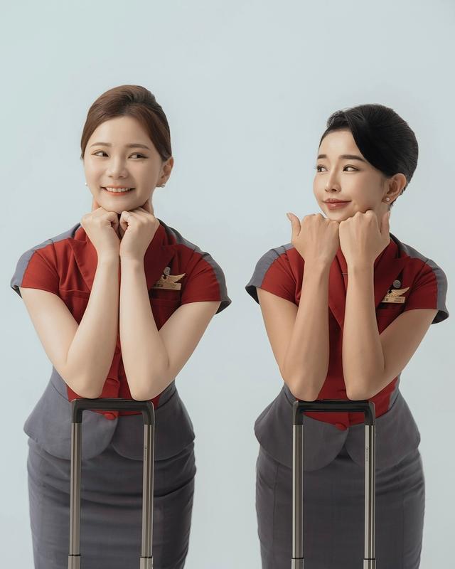 台湾空姐闺蜜写真，甜妹有时候也很飒！