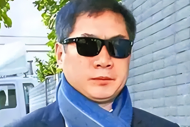 背叛丈夫跟医生相好,转移丈夫12 亿,靠一首歌在春晚爆红的她真狠