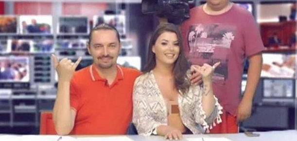 电视台上演内衣消失术,女主播们露球播报,观众每天准时收看!