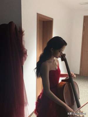 托胸的女主播(欧阳娜娜代言、薇娅直播间推荐火爆的Ubras内衣原来不是吹的)