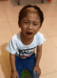 正惊GIF：有善口技者！美女肺活量惊人，一口气将鸡蛋从壳里吹出？