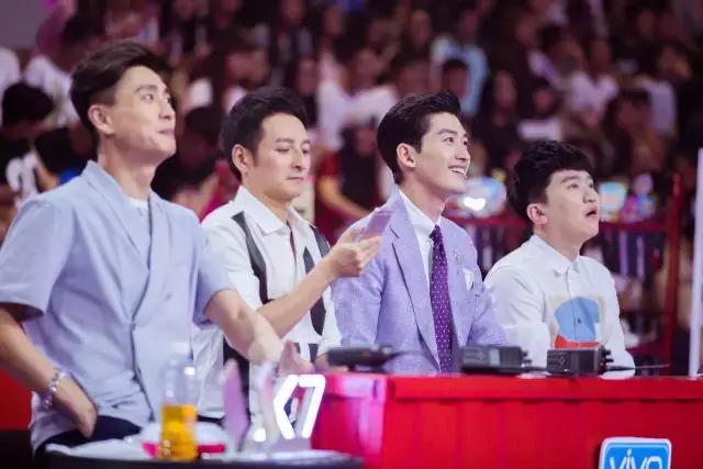 90后夏日甜心的直播好天马行空，鬼知道她们经历了什么