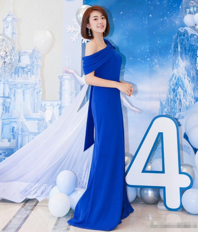 上海财经美女主持孙睿淇，台上台下都风光，婆家背景让人心生羡慕