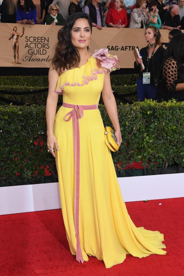 从全球第一美胸到时尚圈女王，54岁的GUGGI老板娘，不仅只有美貌