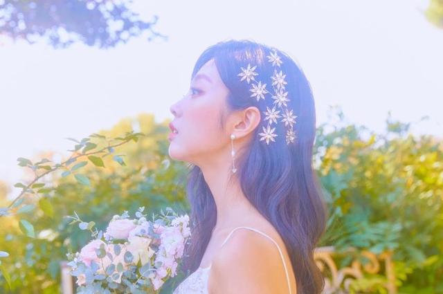 韩女星转行当女主播，4小时就赚了500万韩元，引发韩国网友们热议