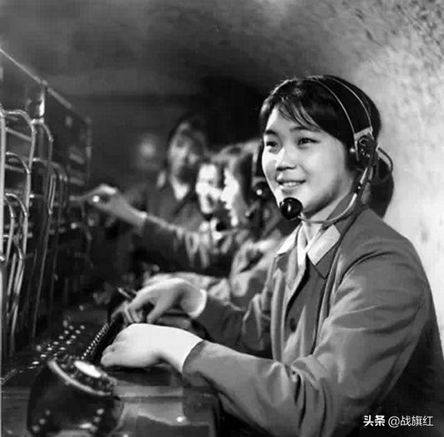 国防施工条件苦，士兵茶余饭后爱跑服务社，只为看一眼美丽女兵