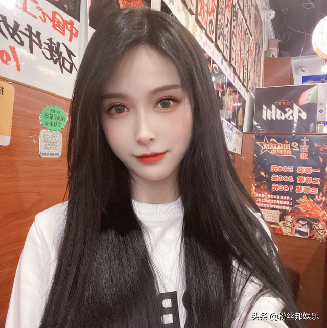 神豪蓝杉两月消费1700万，原先在YY支持微凉，为其豪开国王