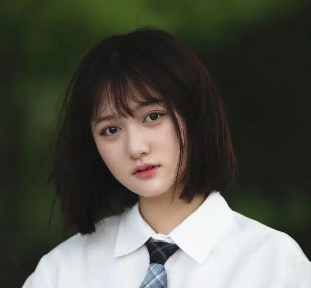 还记得《二十不惑》里的大宝董思怡吗?她瘦下来竟然这么美