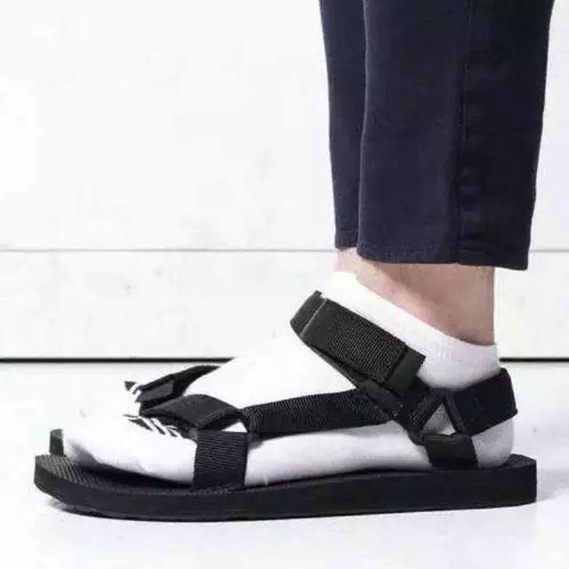 凌晨，女子在朋友圈怒吼：这种老公不如休了！更让她生气的是……｜睡前嘿嘿嘿