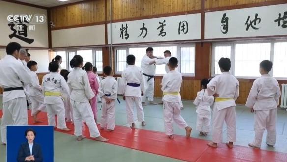 光阴的故事丨被摔280余万次 他是20多位柔道世界冠军的幕后英雄