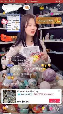 女主播一夜暴富(月入2万浙江00后姑娘做主播，每分钟输出600-900个单词……有这项技能的年轻人，