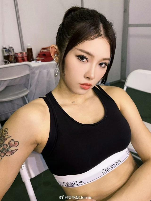 女主播模仿吴艳妮吸引网友打赏引发热议，律师：侵犯了吴艳妮的肖像权