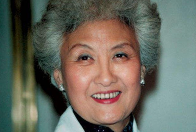 我仿佛从未逾越过家庭熏陶这个圈丨“甜姐儿”黄宗英逝世