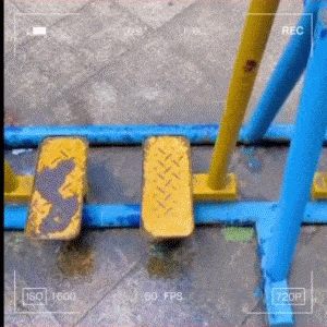 “弟弟的女同学才初一，都这么早熟了吗？”哈哈哈