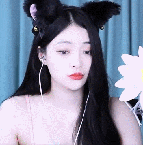 震惊！韩国21岁女团成员被爆在成人直播平台做主播