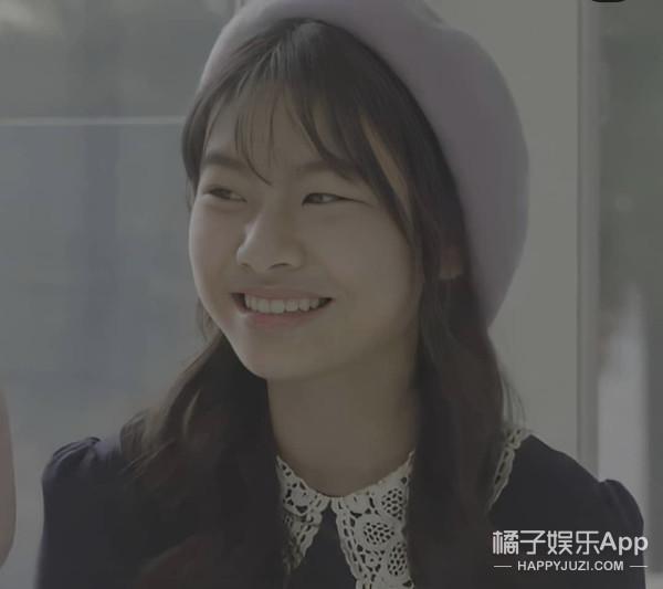 还记得《釜山行》里孔刘的女儿秀安吗？追星追得太成功了